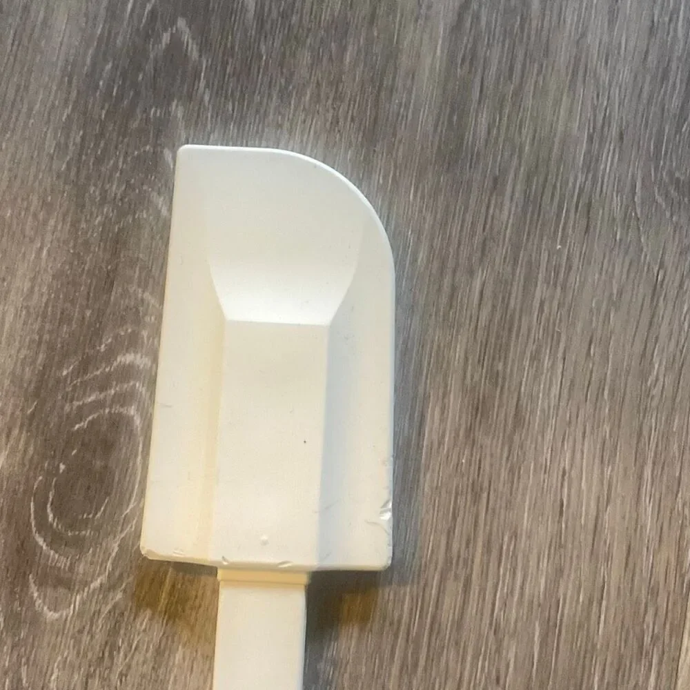 Pampered Chef Classic Scraper #1650 New 11 Inches Spatula Silicone Head DW Safe